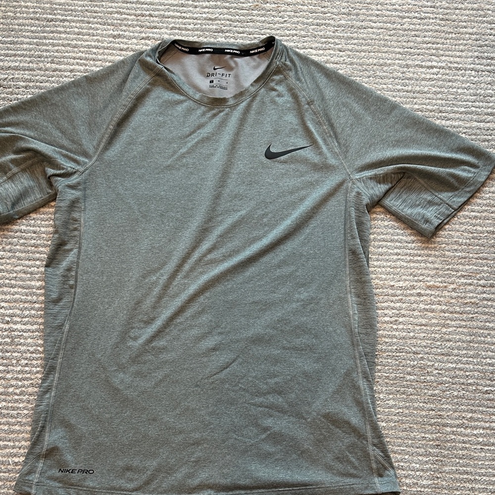 Nike Pro Men's Short Sleeve Gray Tee